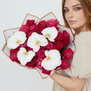 Малиновые розы с орхидеями - 31 шт. Малиновые розы с орхидеями - 31 шт.