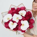 Малиновые розы с орхидеями - 31 шт. Малиновые розы с орхидеями - 31 шт.