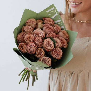 19 кофейных роз в букете