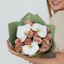 Кофейные розы с орхидеями - 15 шт. Кофейные розы с орхидеями - 15 шт.