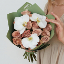 Кофейные розы с орхидеями - 15 шт. Кофейные розы с орхидеями - 15 шт.