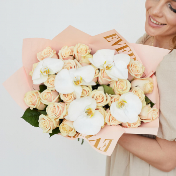 Кремовые розы с орхидеями от 9 шт. Кремовые розы с орхидеями от 9 шт.