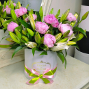 Лилии и пионы в коробке - 19 шт. Лилии и пионы в коробке - 19 шт.