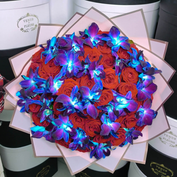Розы с синими орхидеями - 81 шт. Розы с синими орхидеями - 81 шт.