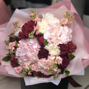 Гортензии с пионами в букете - 35 шт. Гортензии с пионами в букете - 35 шт.