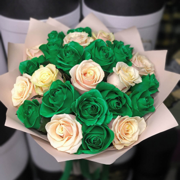 Букет кремовых и зеленых роз - 25 шт.