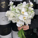 Свадебный букет с эустомой и маттиолой - 25 шт. Свадебный букет с эустомой и маттиолой - 25 шт.