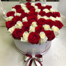 Красно-белые розы от 9 шт. Красно-белые розы от 9 шт.