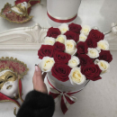 Красно-белые розы от 9 шт. Красно-белые розы от 9 шт.