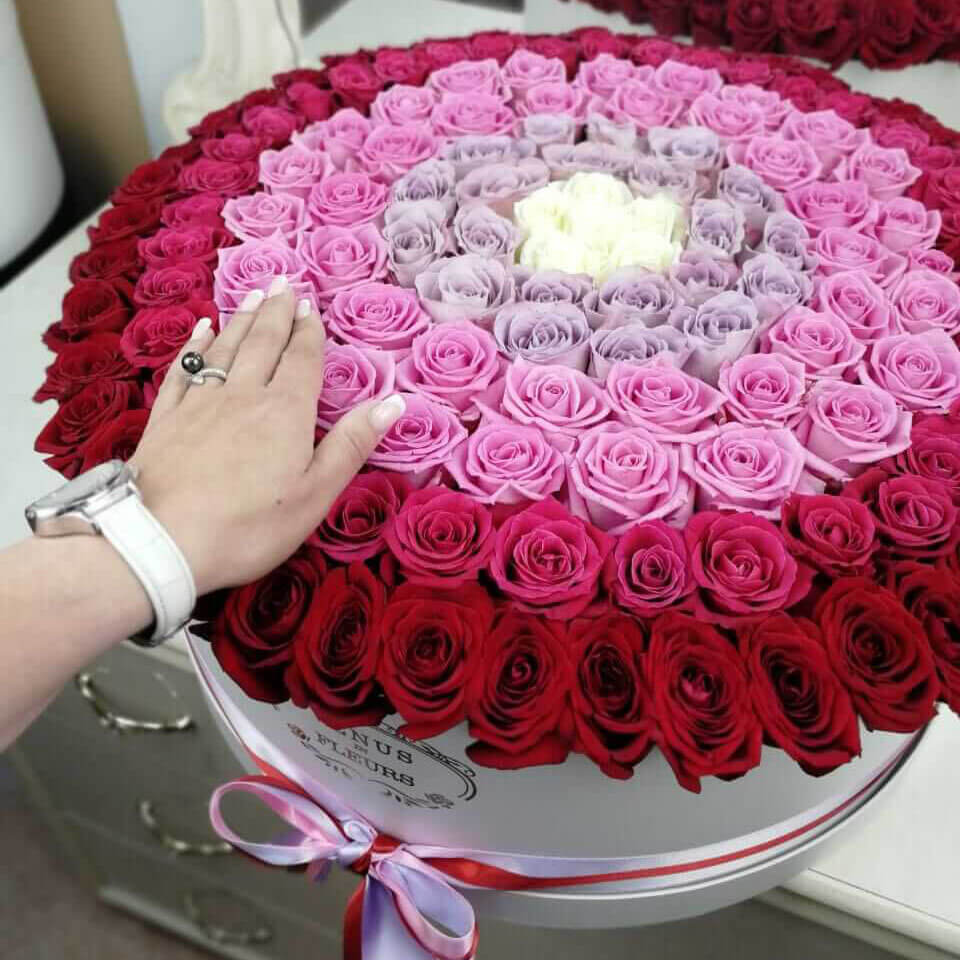 Радуга из роз от 81 шт. Радуга из роз от 81 шт.