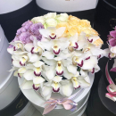 Розы и орхидеи в коробке от 29 шт. Розы и орхидеи в коробке от 29 шт.