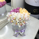 Розы и орхидеи в коробке от 29 шт. Розы и орхидеи в коробке от 29 шт.