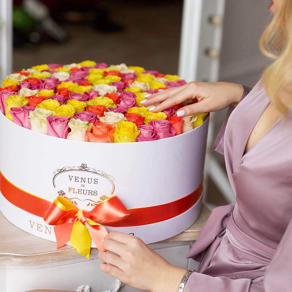 Разноцветные розы от 41 шт. Разноцветные розы от 41 шт.