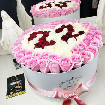 Розовые розы с сердцем от 101 шт.