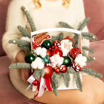 Букет "Поглядывая за дедом морозом" - 19 шт.