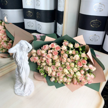 Розовые кустовые розы в букете - 19 шт. Розовые кустовые розы в букете - 19 шт.