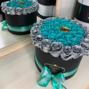 Бирюзовые розы с окантовкой от 51 шт.  Бирюзовые розы с окантовкой от 51 шт.