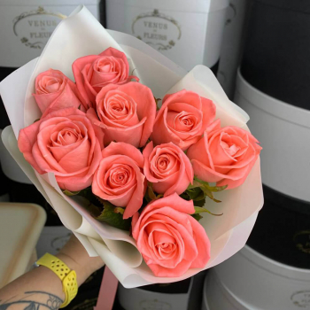 Букет розовых роз - 9 шт.