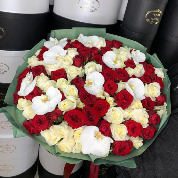 Розы с белыми орхидеями - 101 шт. Розы с белыми орхидеями - 101 шт.