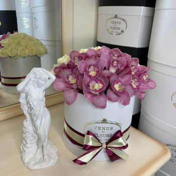 Розовые орхидеи с розами - 31 шт.