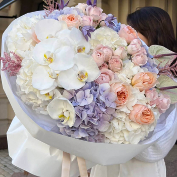 Небесный букет с гортензиями - 39 шт. Небесный букет с гортензиями - 39 шт.