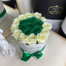 Зеленые розы с окантовкой от 19 шт. Зеленые розы с окантовкой от 19 шт.