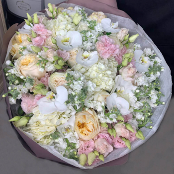 Микс с французскими розами в букете - 51 шт.