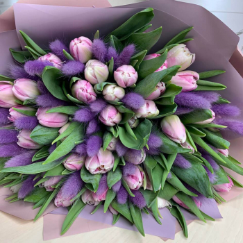 Розовые тюльпаны с лагурусом - 101 шт. Розовые тюльпаны с лагурусом - 101 шт.