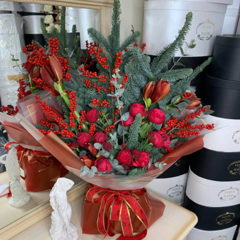 Новогодний букет с пионовидными розами - 29 шт. Новогодний букет с пионовидными розами - 29 шт.