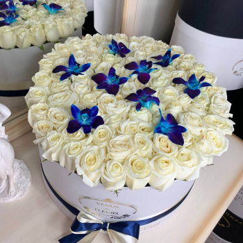 Белые розы с орхидеями - 101 шт. Белые розы с орхидеями - 101 шт.