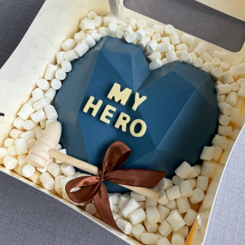 Сердце-пиньята "My Hero" Сердце-пиньята "My Hero"