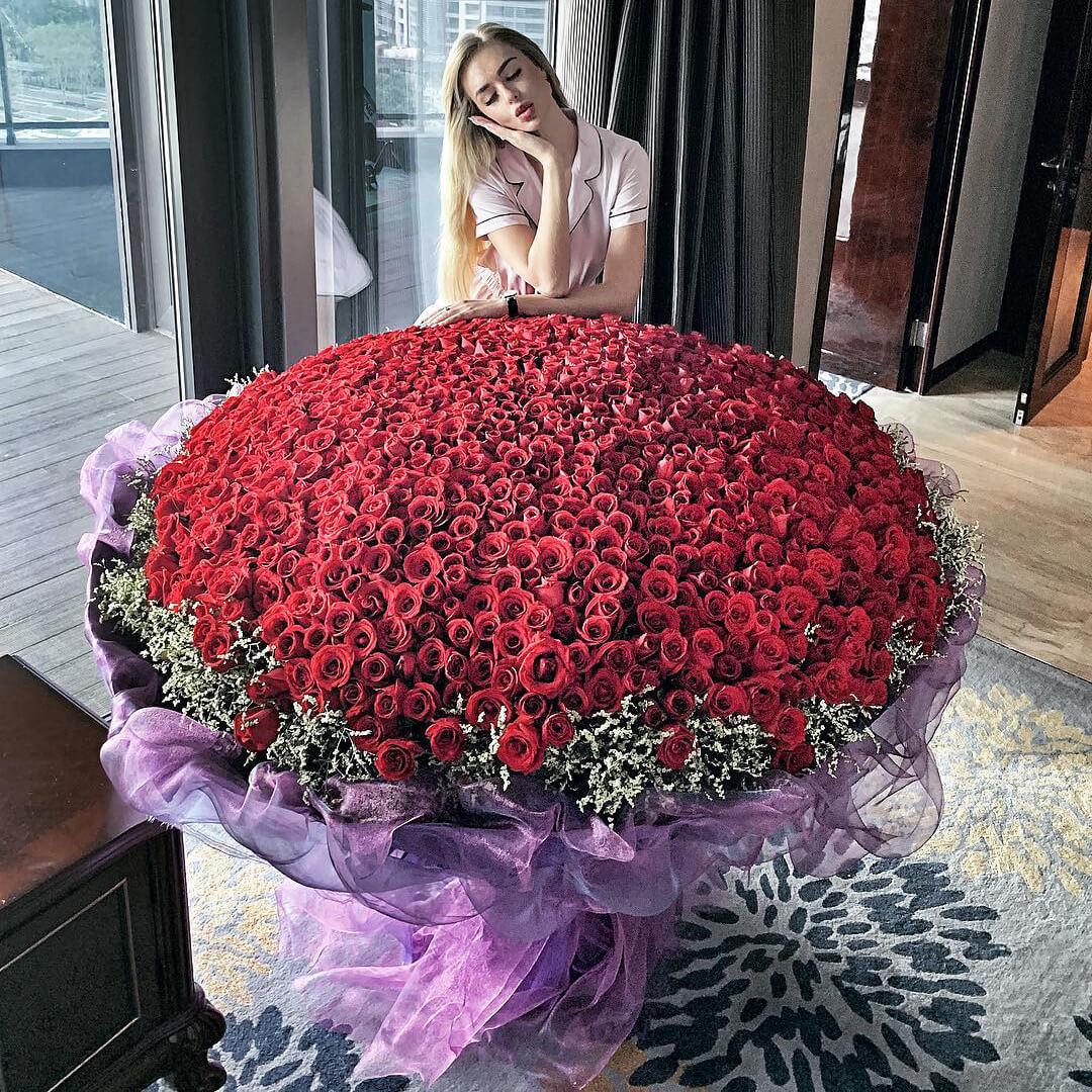 1001 роза купить в Москве ✿ Заказать букет с доставкой ✿ Сколько стоит 1001  роза?