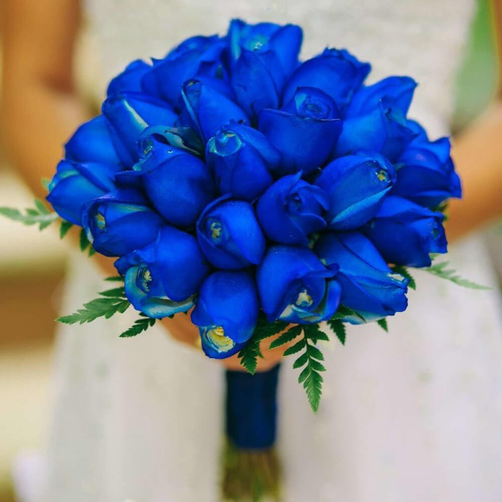 Выберите главные цветы вашей жизни – синий свадебный букет