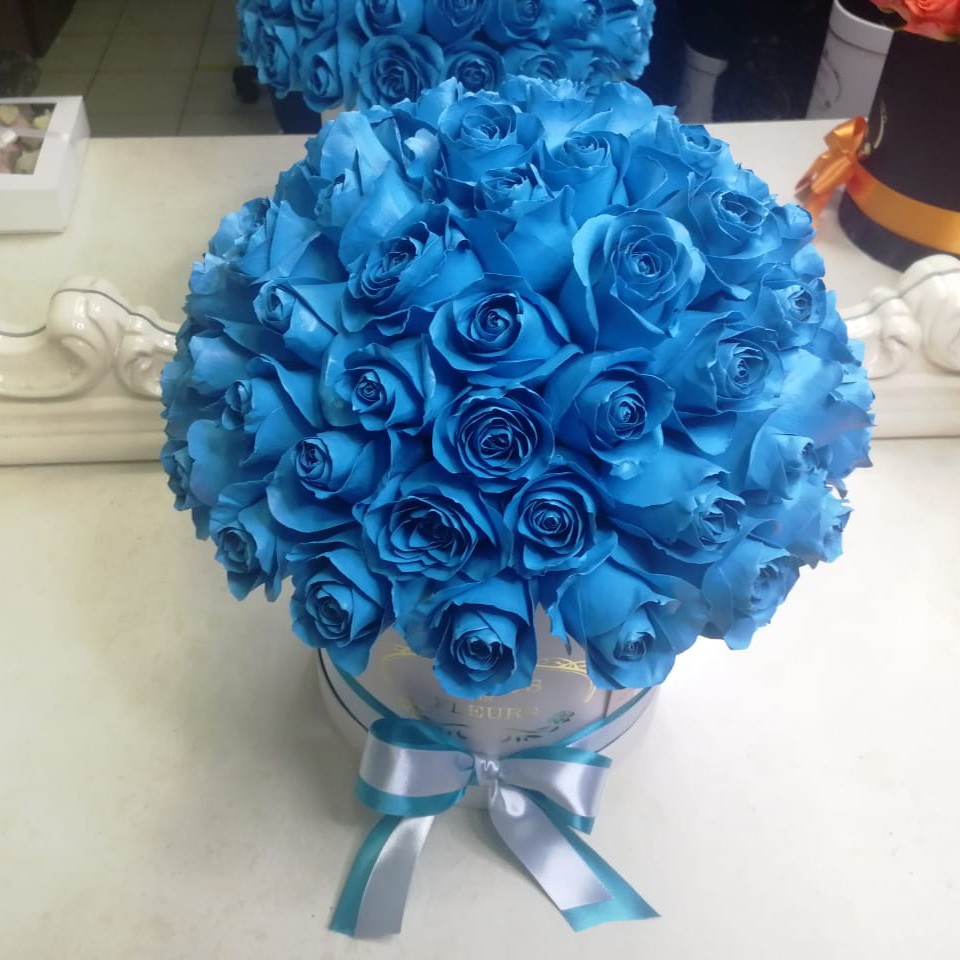 Голубые розы (шар) от 51 шт. за 11 590 руб. | Бесплатная доставка цветов по Москве