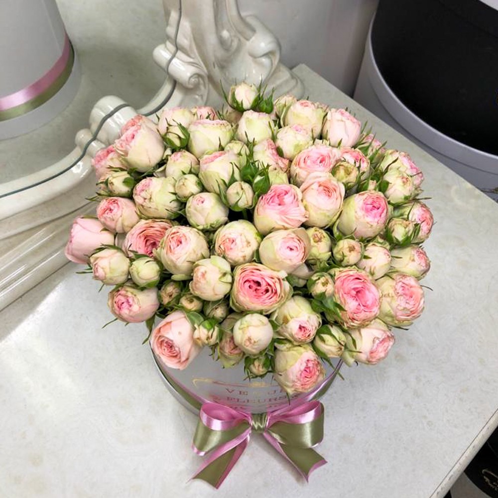 25 розово-зеленых пионовидных роз в коробке за 21 190 руб. | Бесплатная  доставка цветов по Москве
