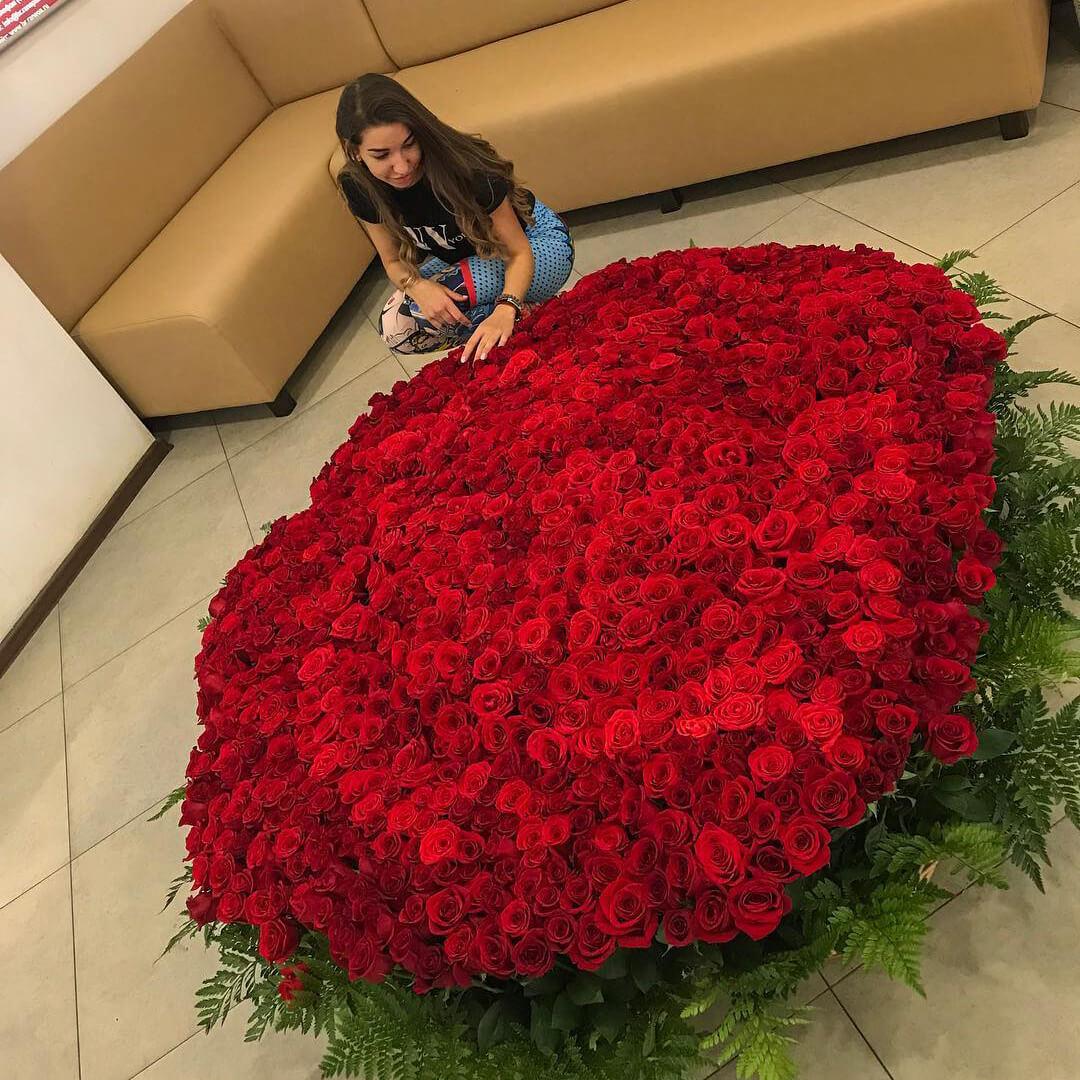 1001 красная роза - сердце за 155 790 руб. | Бесплатная доставка цветов по  Москве