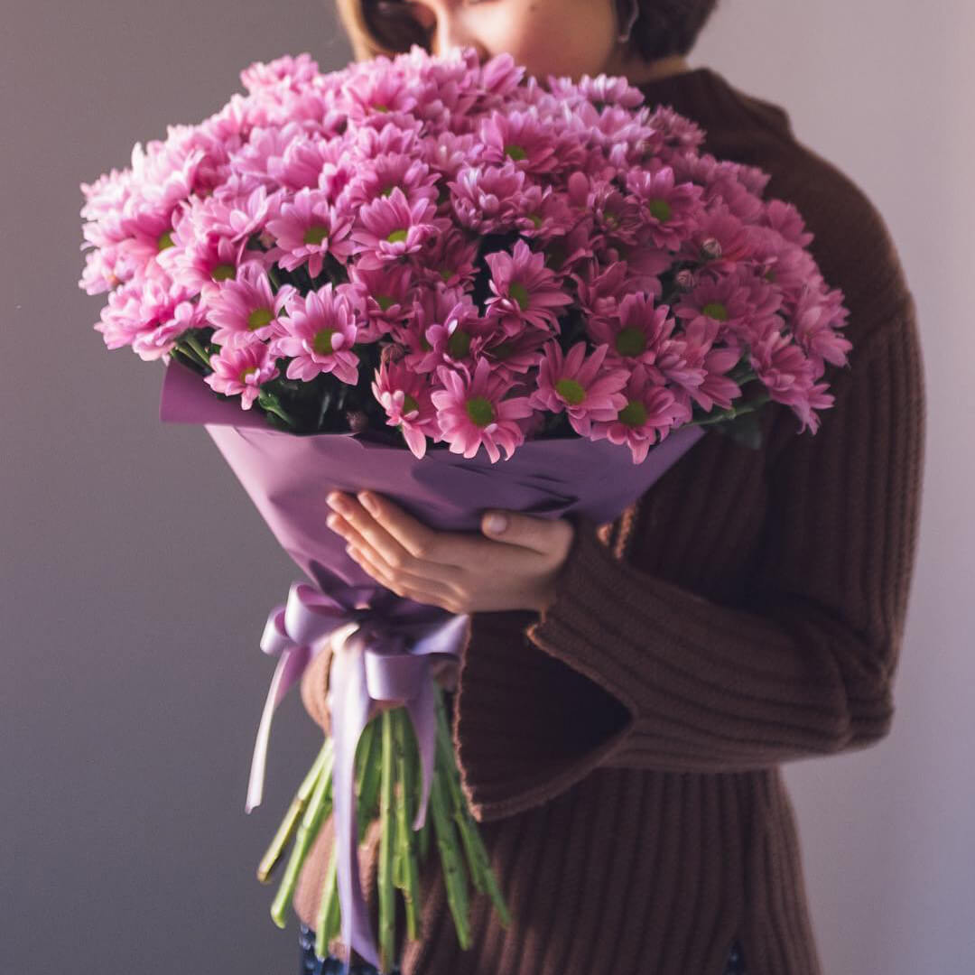 41 розовая хризантема в букете за 11 890 руб. | Бесплатная доставка цветов  по Москве