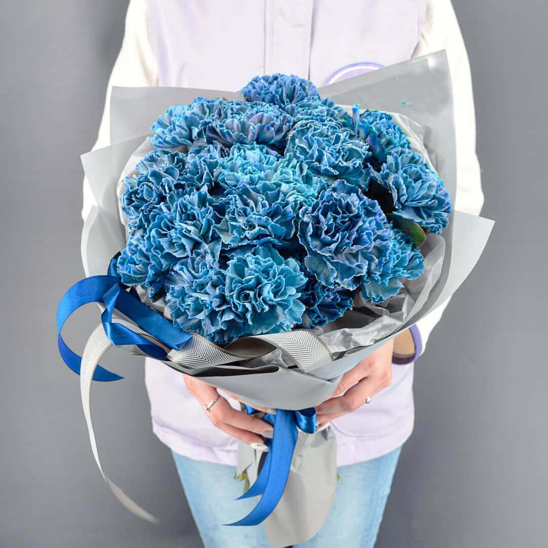 Букеты с голубыми гвоздиками купить в Москве ✿ Доставка: 0 ₽ при заказе от  3 000 ₽ ✿ Букеты цветов от Venus in Fleurs