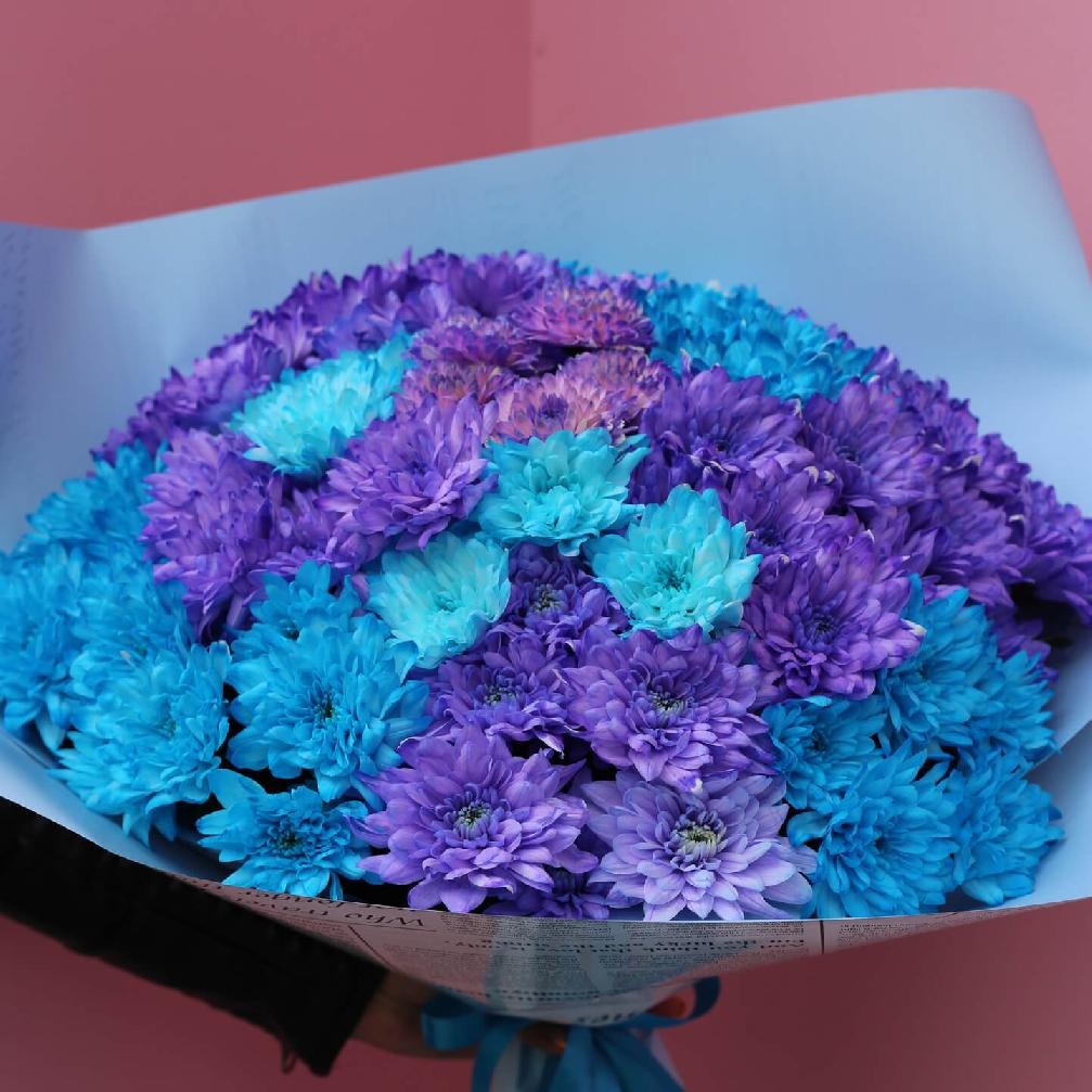 Голубые хризантемы в букете - 51 шт. за 13 990 руб. | Бесплатная доставка  цветов по Москве