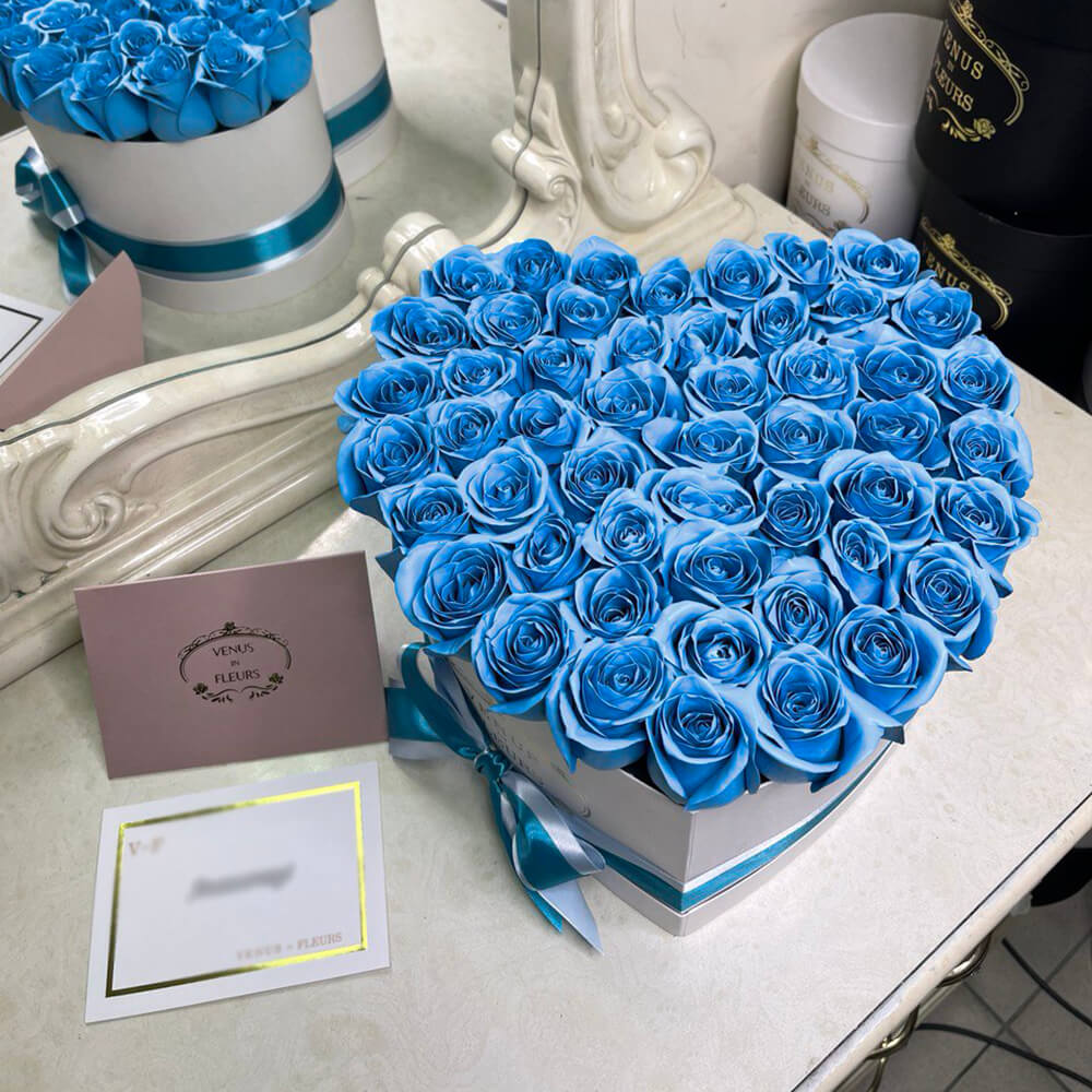 Голубые розы в сердце от 41 шт. за 9 890 руб. | Бесплатная доставка цветов по Москве
