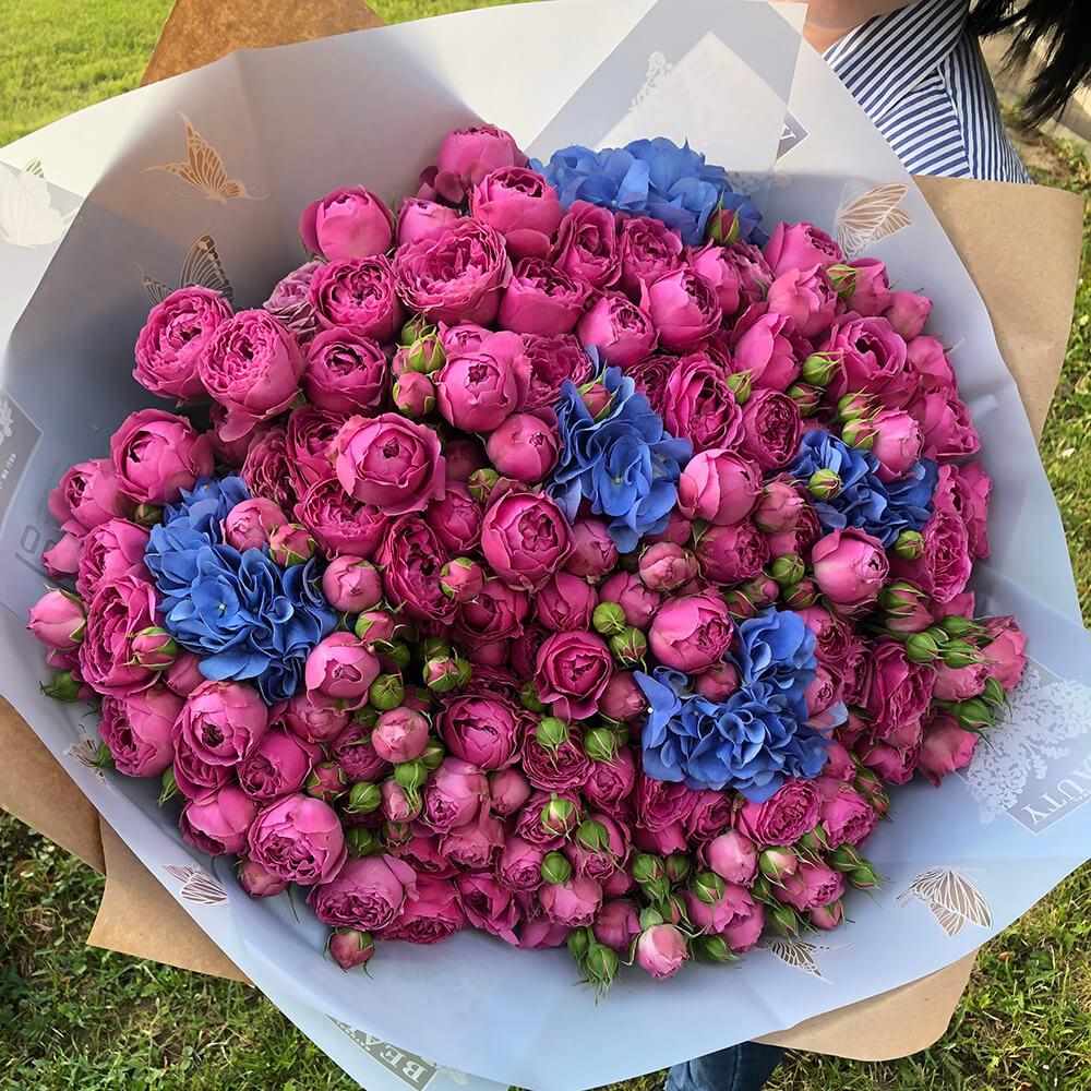 Пионовидные розы с гортензиями от 19 шт. за 13 790 руб. | Бесплатная  доставка цветов по Москве