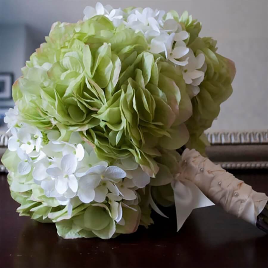 Бело-зеленый букет невесты из гортензий - 5 шт. за 7 290 руб. | Бесплатная  доставка цветов по Москве