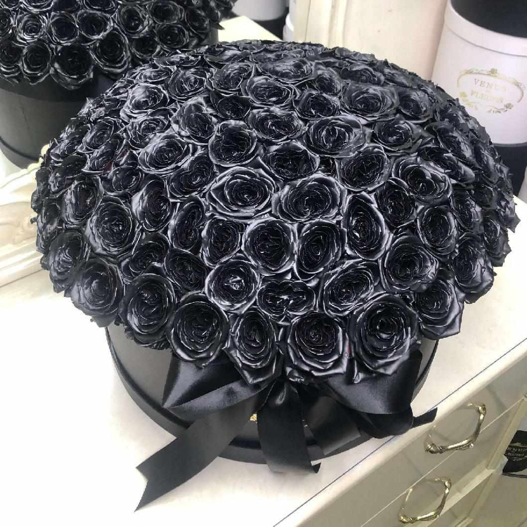 Черные розы в коробке - 131 шт. за 27 390 руб. | Бесплатная доставка цветов  по Москве