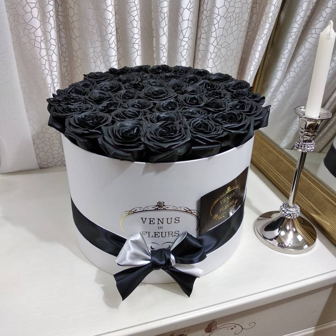 Черные розы в коробке от 9 шт. за 4 990 руб. | Бесплатная доставка цветов  по Москве
