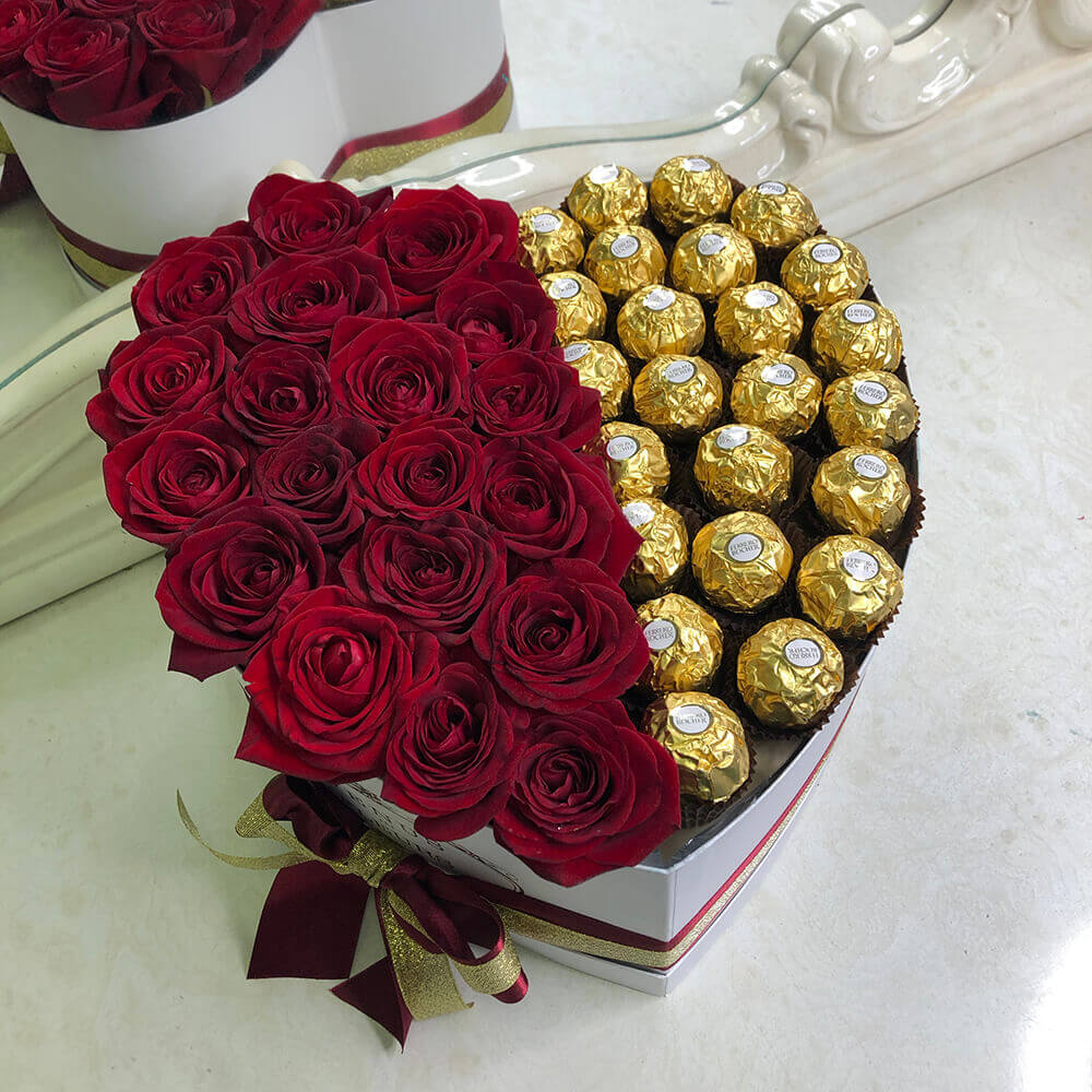 Красные розы с конфетами - 41 шт. за 8 090 руб. | Бесплатная доставка цветов  по Москве