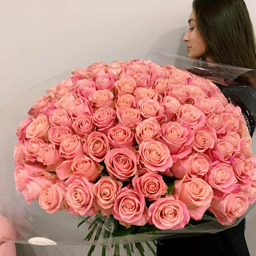 Букет из розово-персиковых роз за 5 190 руб.